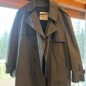 Vintage London Fog Trench Coat Removable liner great condition OPEN to OFFERS